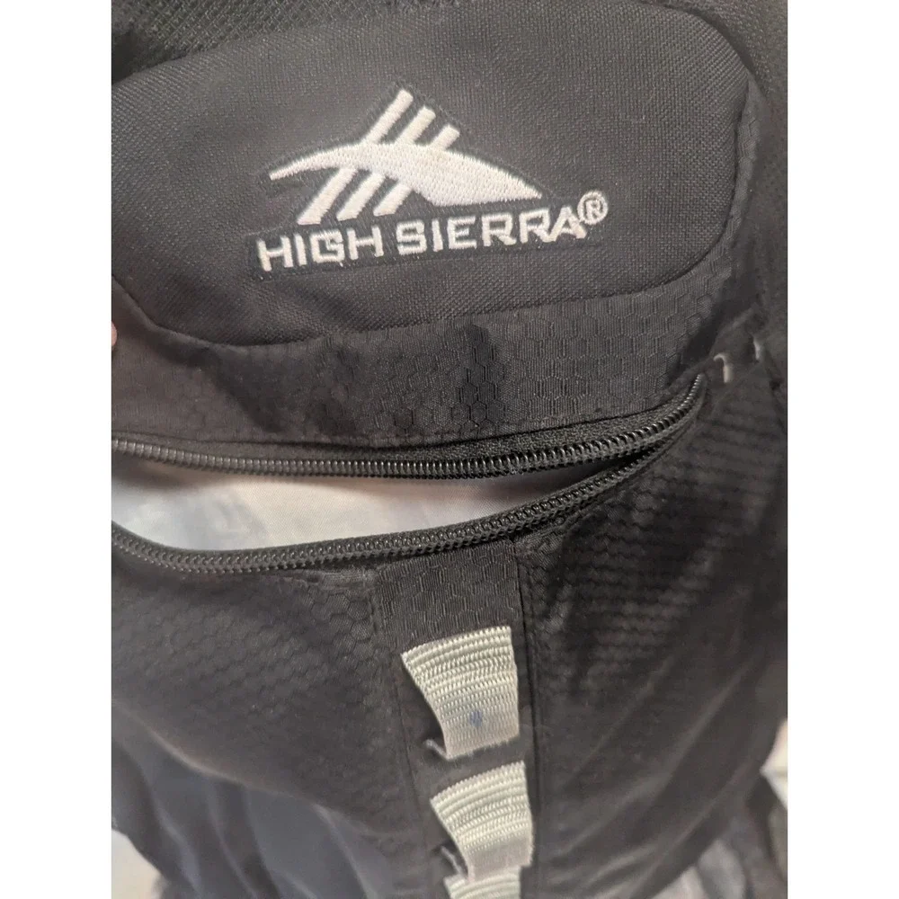 High Sierra Backpack Big Pocket Water Pocket Straps Hiking Black